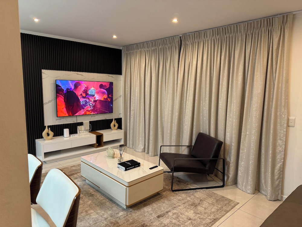 2BR-2BA - Rivonia Residence 1