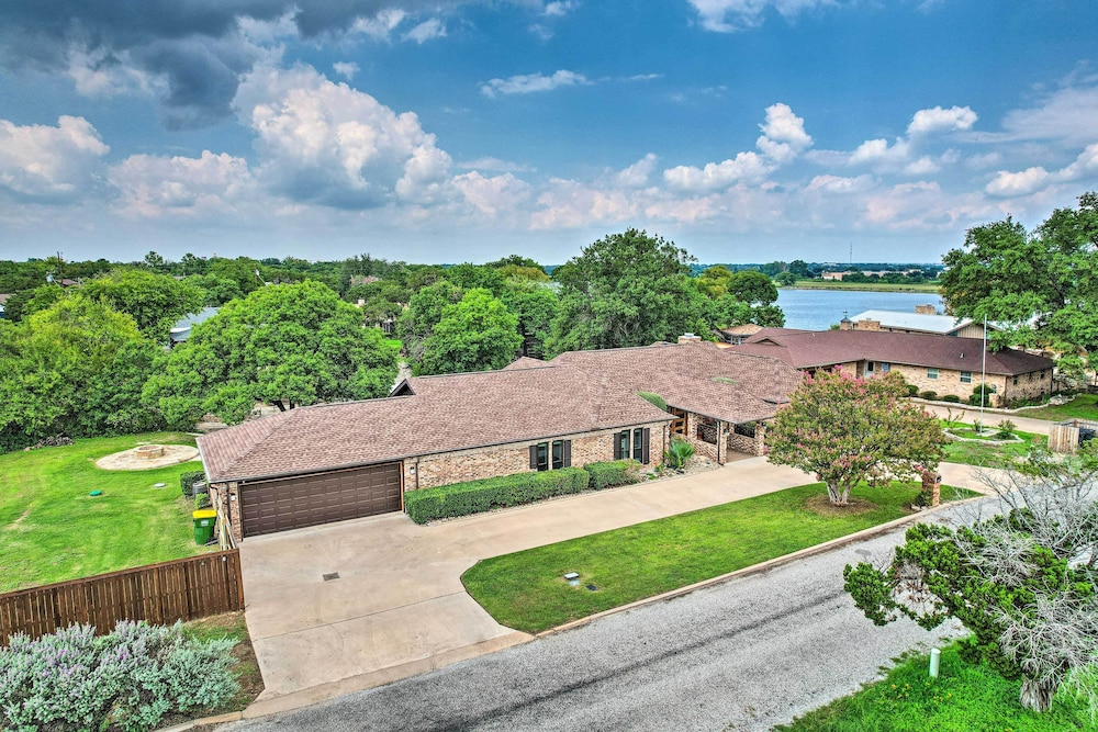 Luxury Granbury Home w/ Private Boat Dock!, photo 42