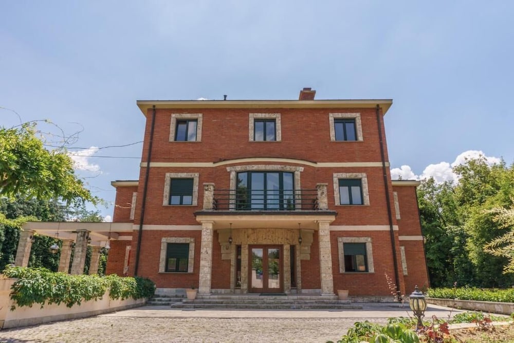 Belgrade Hills Villa and Suites