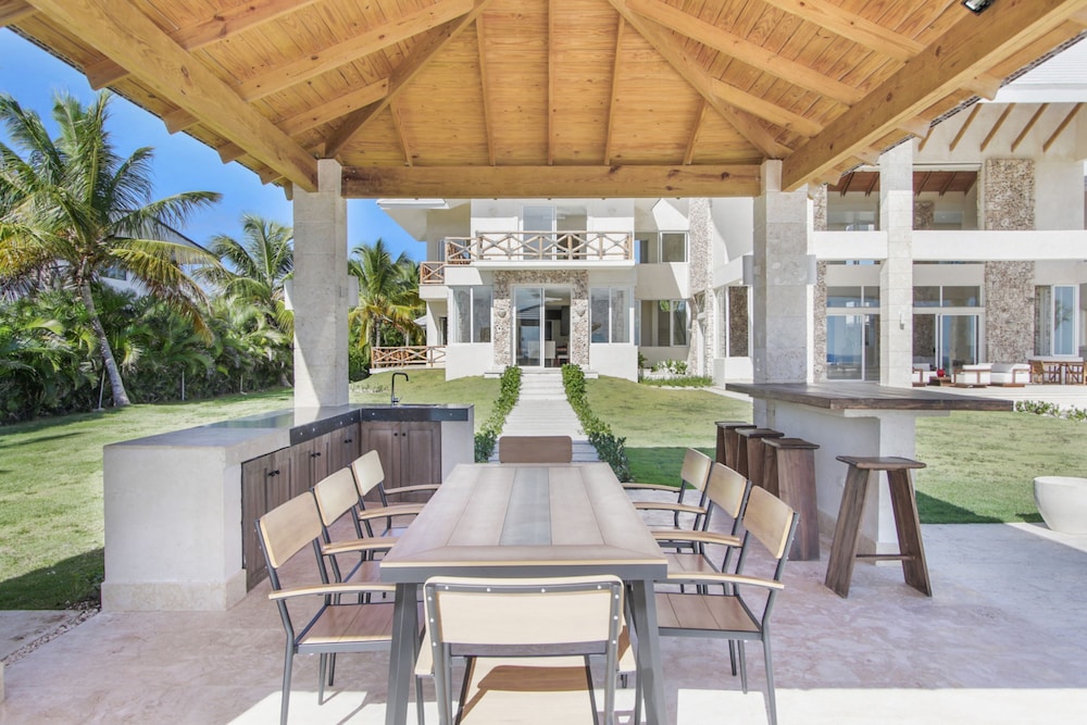 Stunning 6BR Villa With Ocean View in Cap Cana