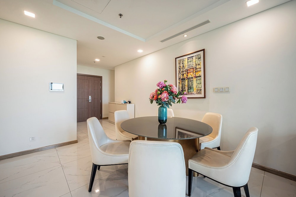 Somi Luxstay Landmark 81