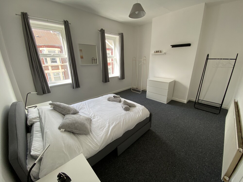 Beautiful Modern 3-bed House in Wallasey Near City view 5