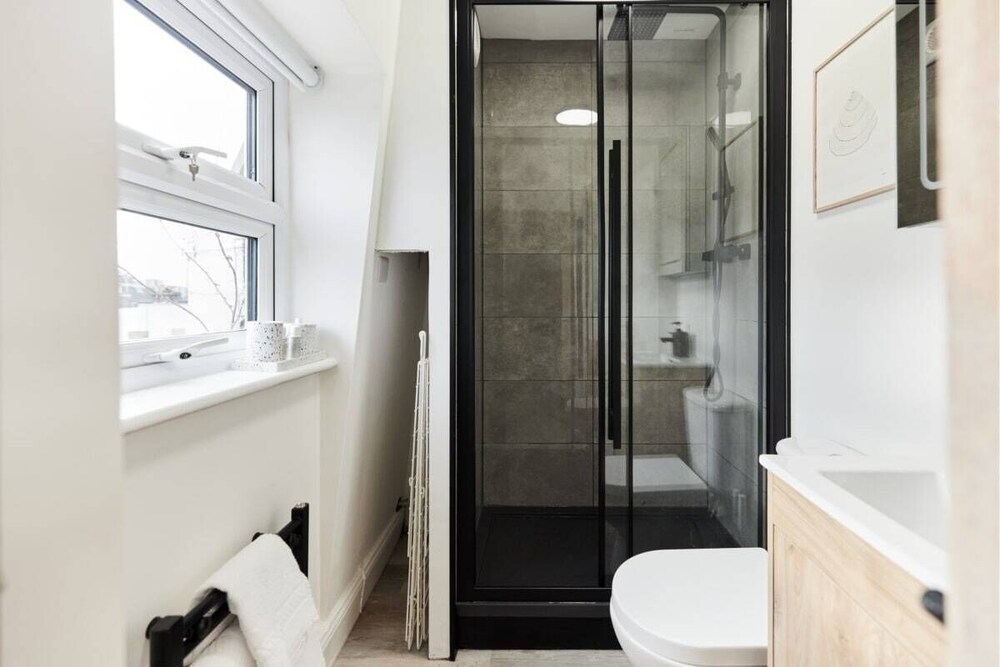 The North Notting Hill Crib - Bright 1bdr Flat photo 4