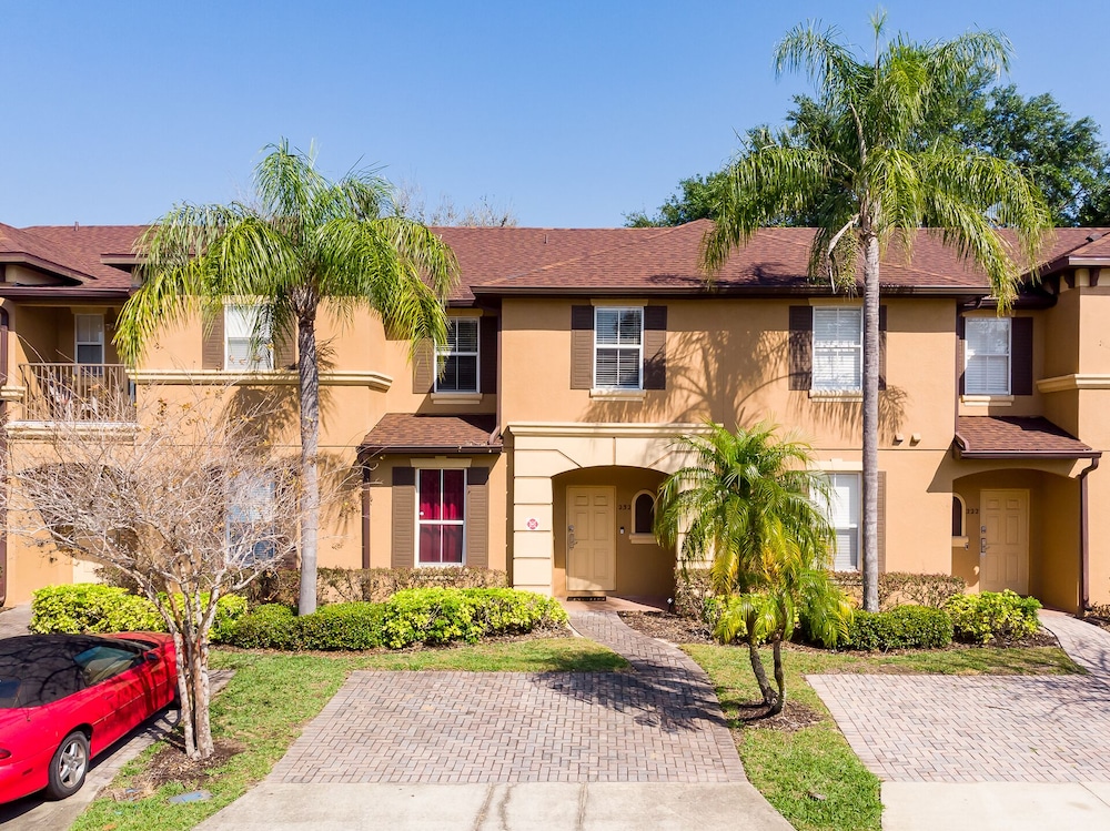 Renovated Home Near Beach and Shopping - Image 1