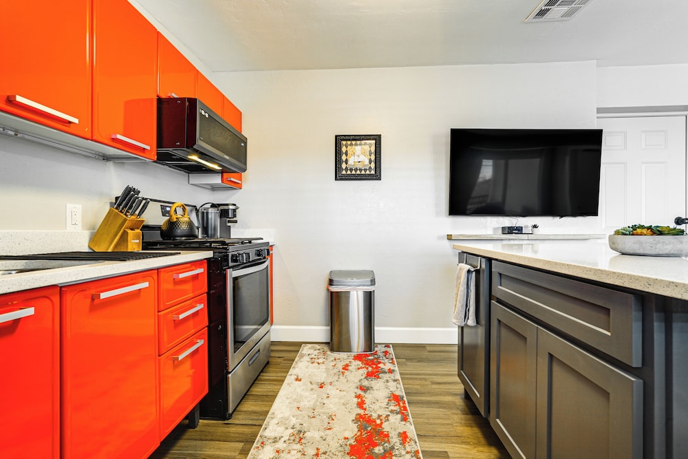 Couples Retreat w/ Grill Near El Paso Zoo! view 5
