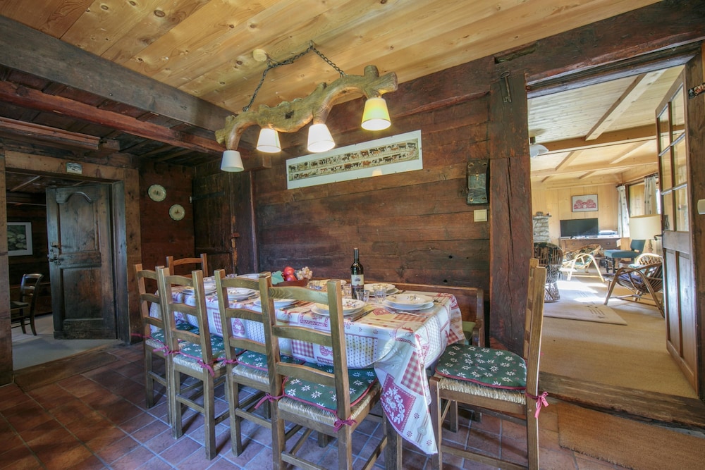 Chalet Du Croz RJ in Le Tour Argenti re