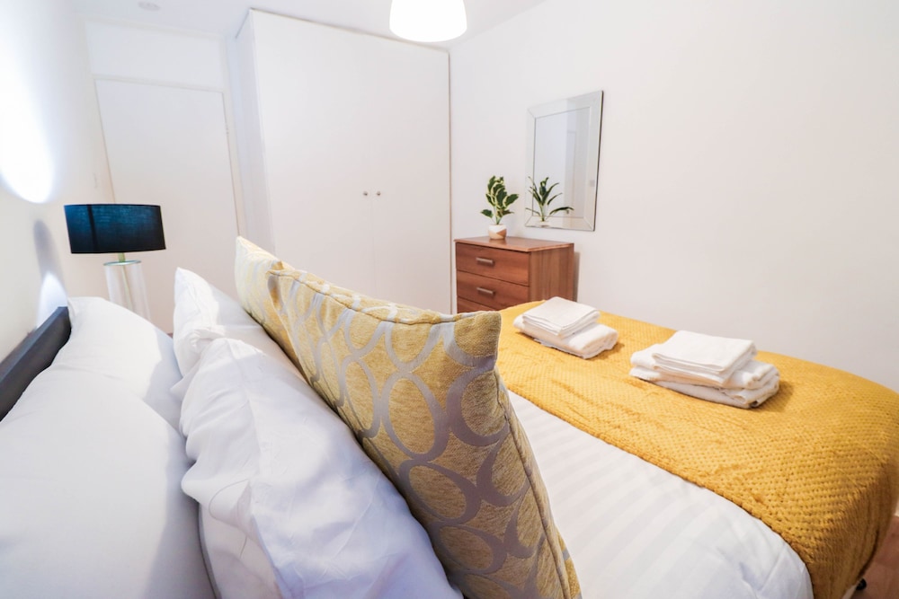 Gorgeous 3 Bedroom Hampstead Property