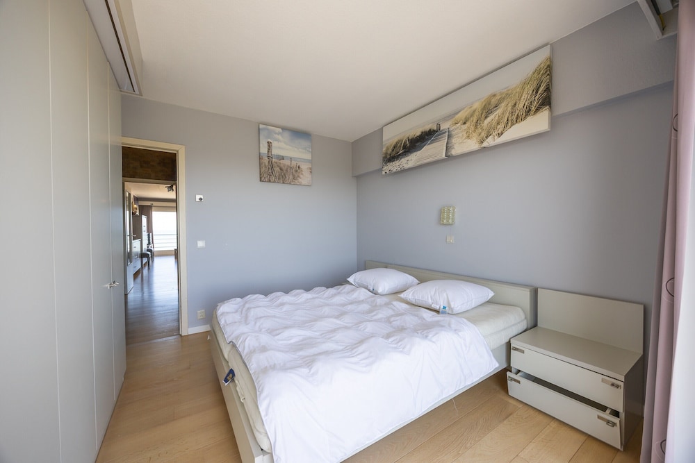 Charming Apartment With sea View and Parking Space