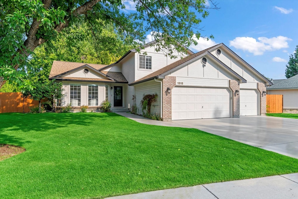 Cozy 5BR w Fire Pit BBQ Near Topgolf Fun