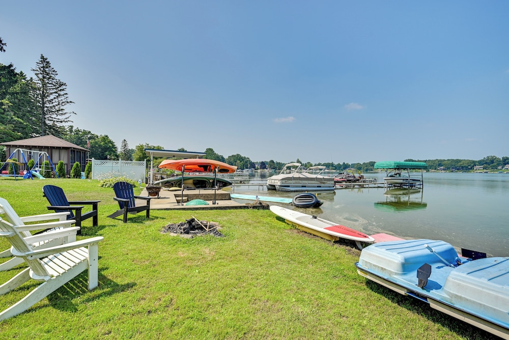 Dock & Kayaks: Lake-view Home, 29 Mi to Notre Dame