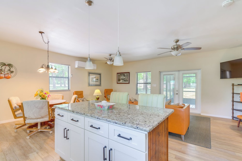< 1 Mi to Lake Rousseau: Waterfront Home!