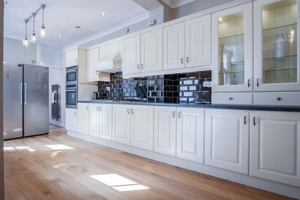 Overland Road 4 Bed House Mumbles