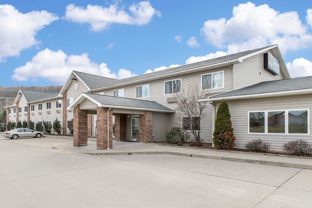 Titusville Vacations - Quality Inn  Suites - Property Image 2