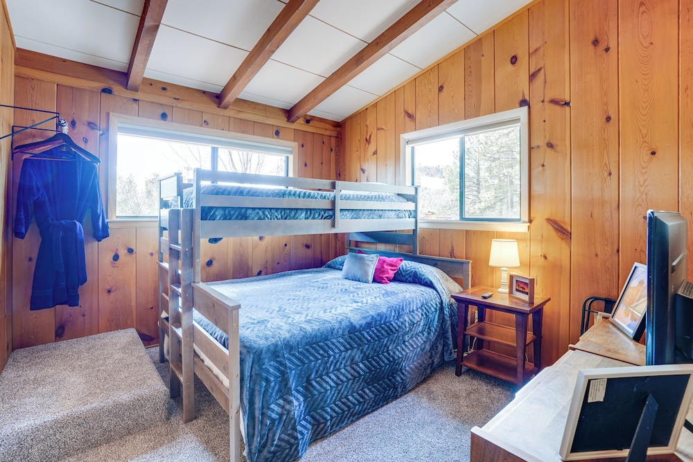 Mtn Views & Multi-level Deck: Prescott Paradise!