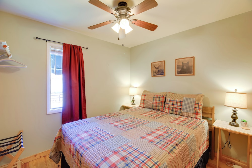 < 1/2 Mi to Damascus Town Park: Cozy Cabin w/ Deck