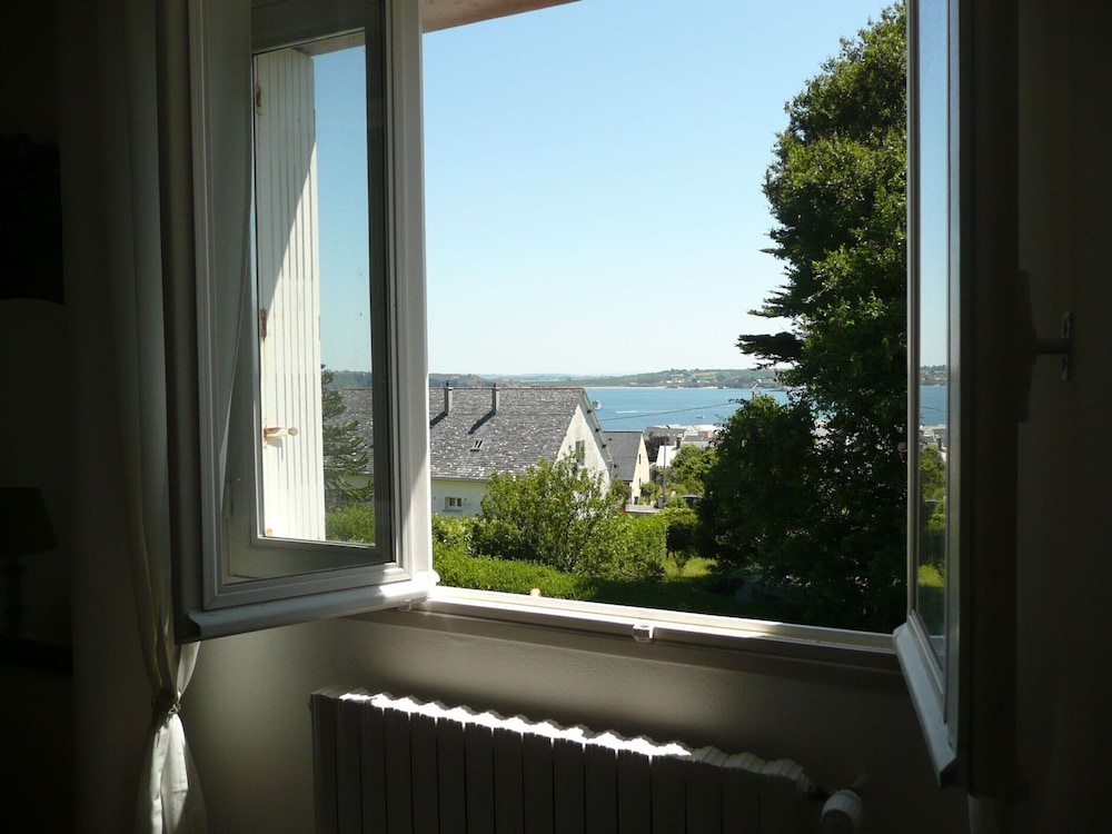 Holiday Home in Camaret Near Sandy Beaches view 5
