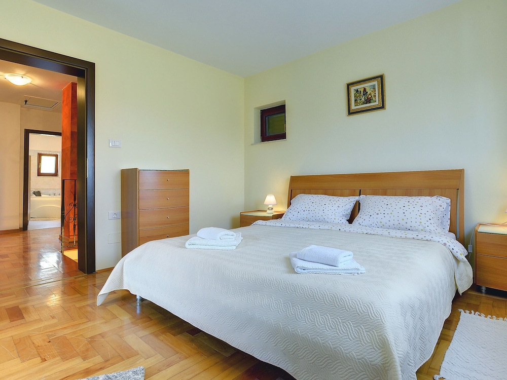 Holiday Home in Medulin With Pool view 4