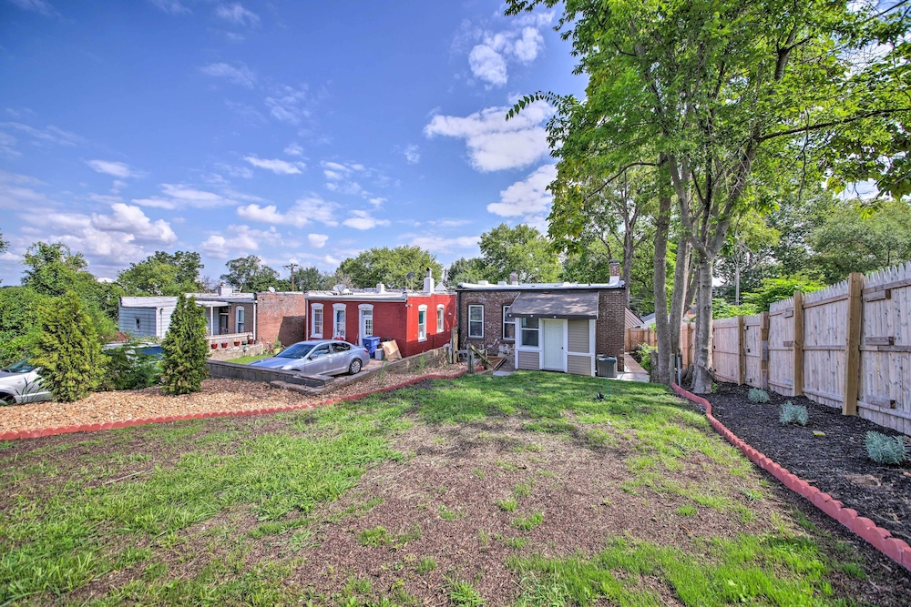 9 Mi to Dtwn: Vibrant St Louis Home! view 4