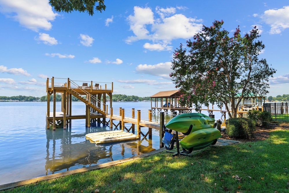 Lakefront Living W/optional Boat Rental