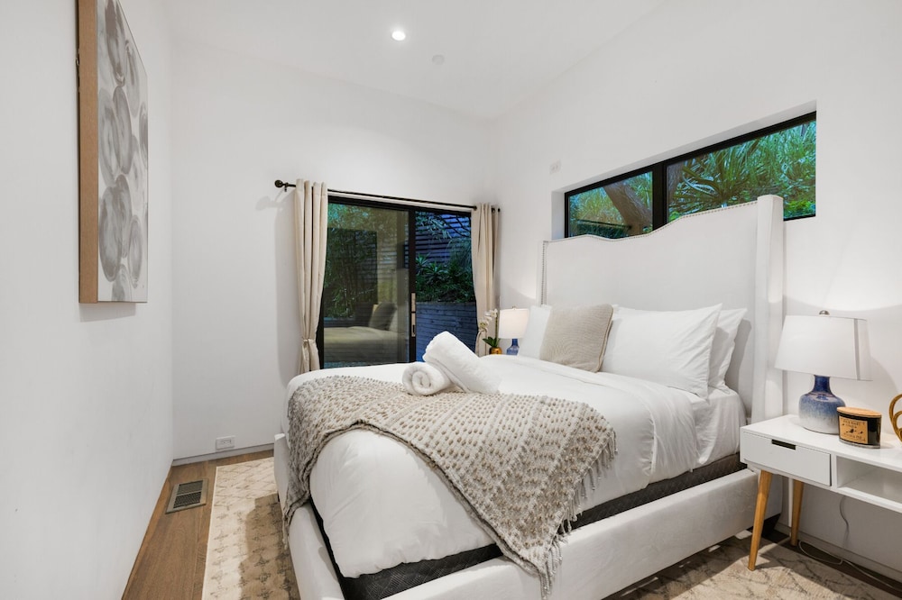 Beverly Glen Hillside Haven - Image 2