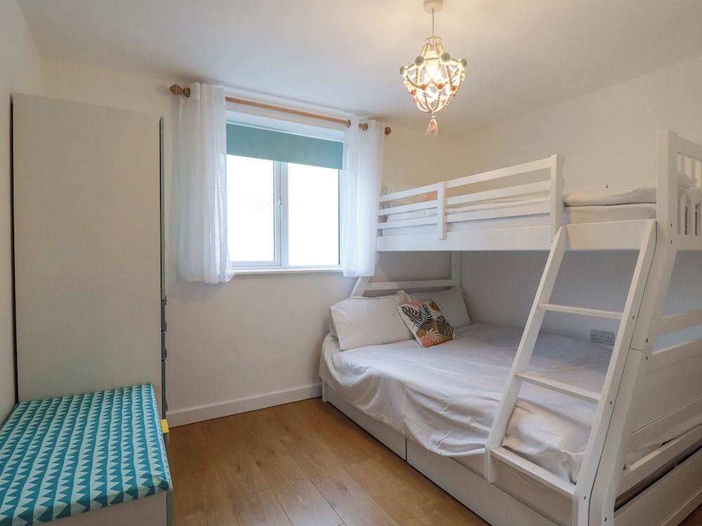 Apartment 6