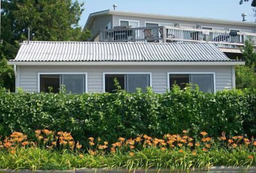 Angel Rock Waterfront Cottages and Vacation Homes