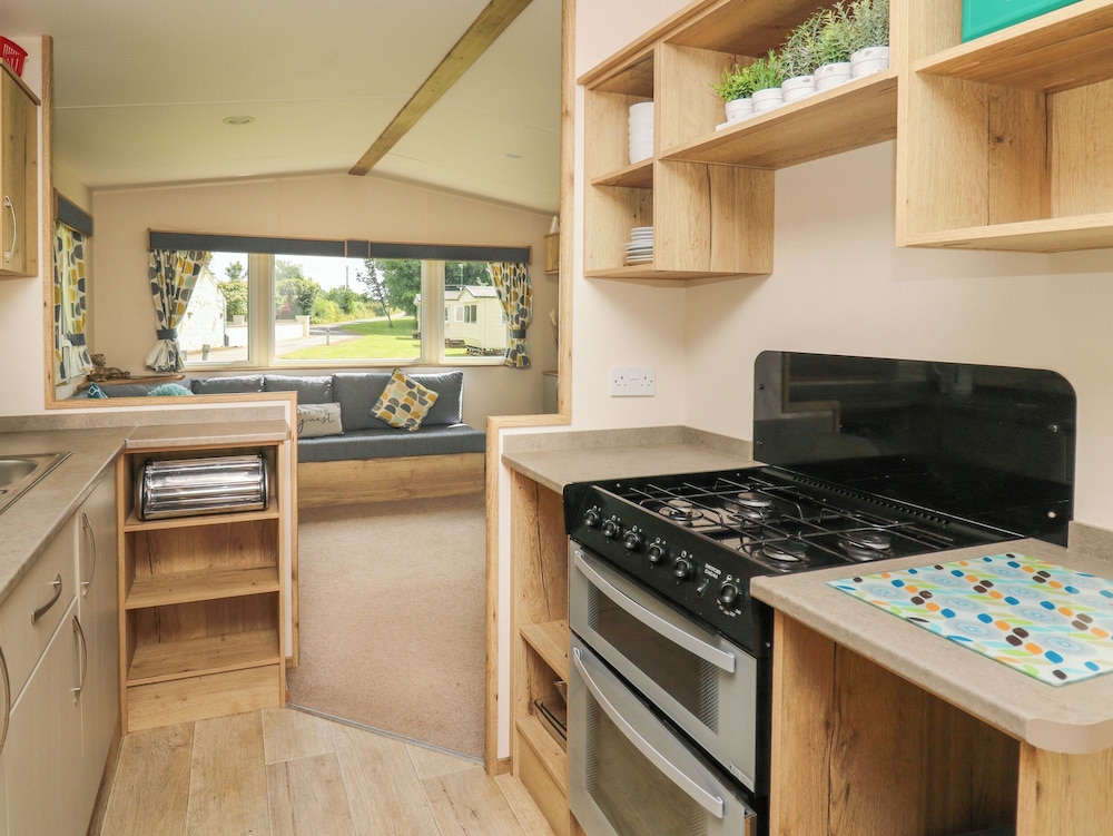 Caravan 6 at Blackmoor Farm