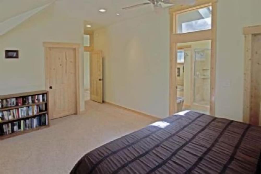 Lake Tahoe Vacations - Pine Needle Meadows - Property Image 16