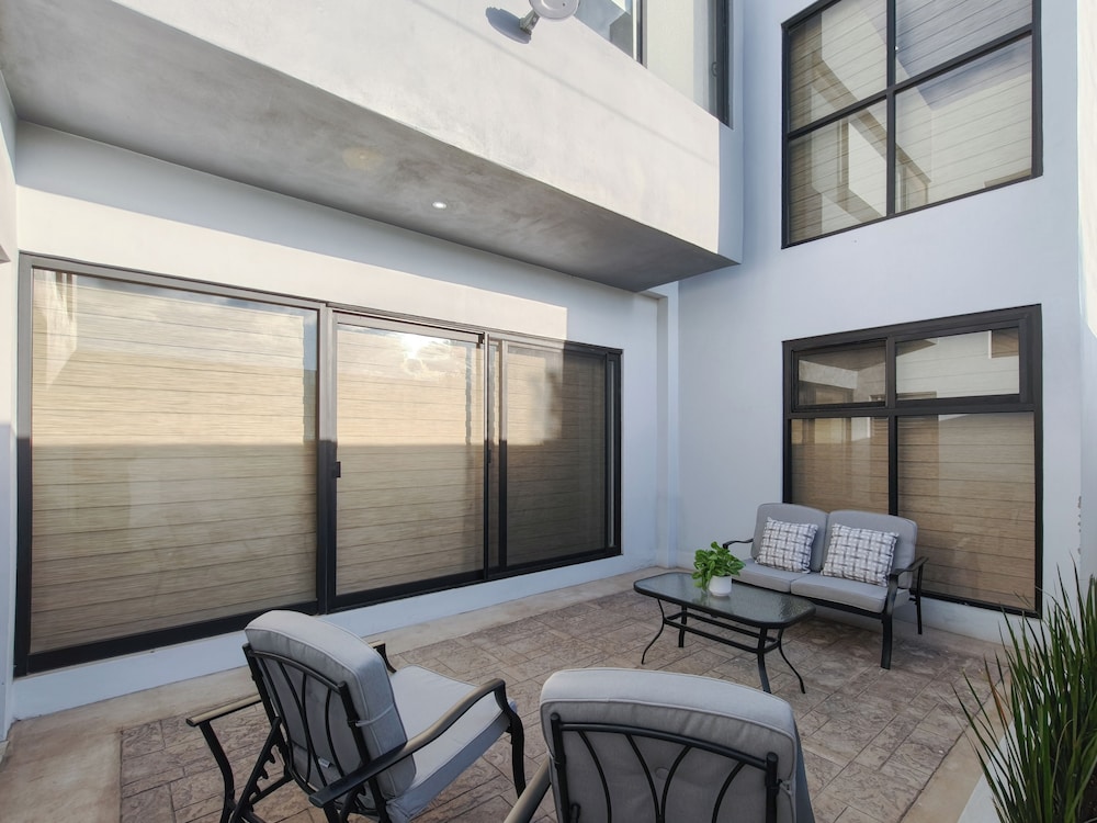San Carlos Apartment