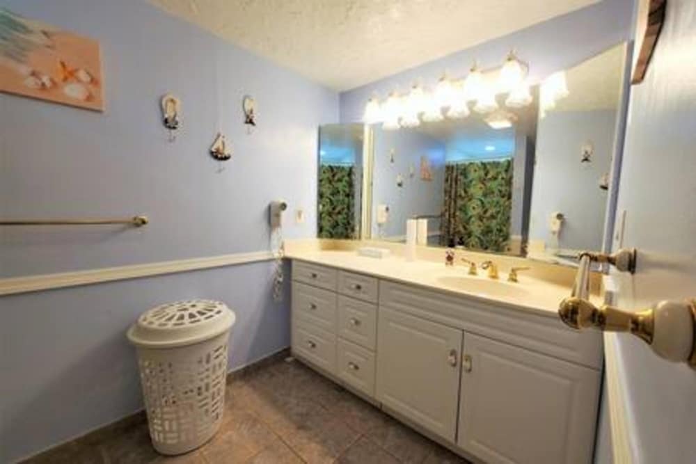 Patio Condo Poolside - Standard Sleeps 4 Pa104 view 2