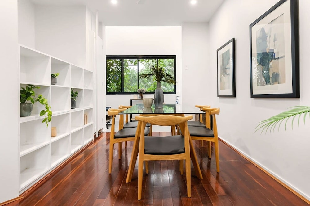 Bright Central Darlinghurst