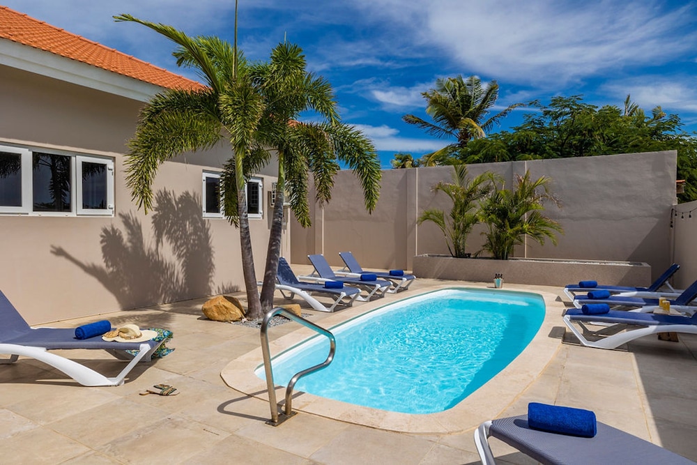 Central 4br3ba Villa w Ocean Views Private Pool