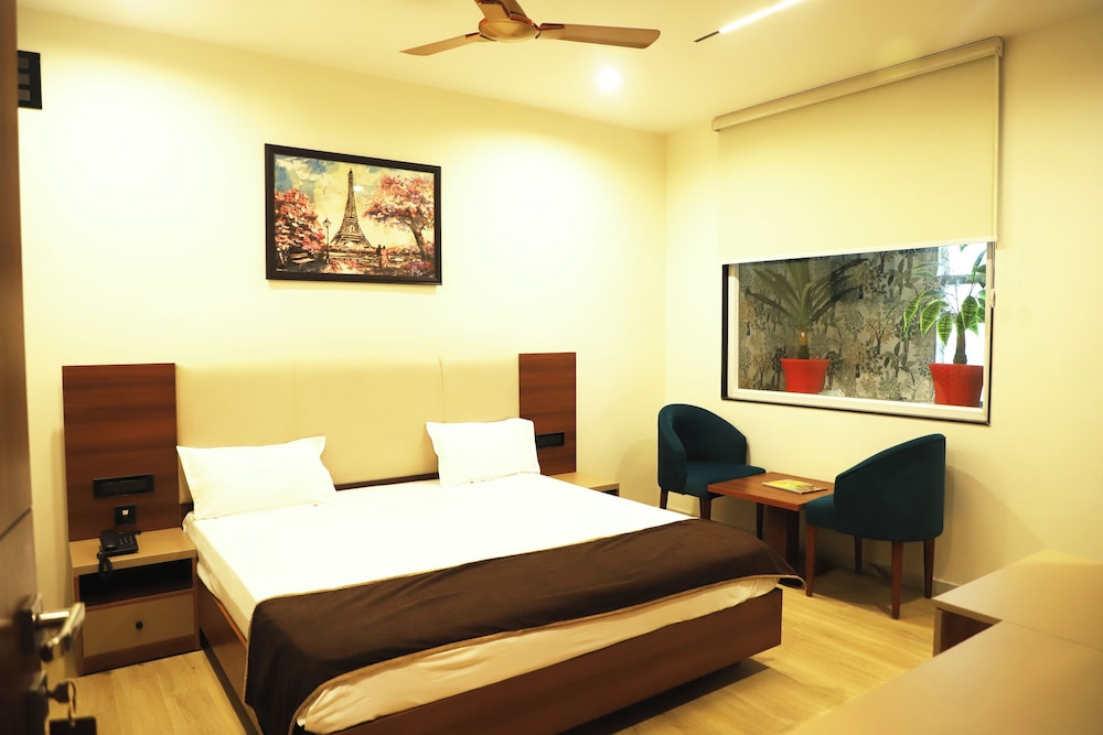 Hotel Devki Inn