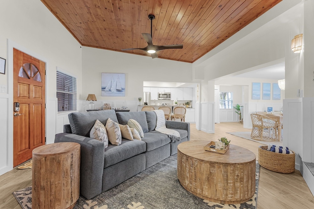 467 Water Front W/ Pool & Canal Access 3 Bedroom Home
