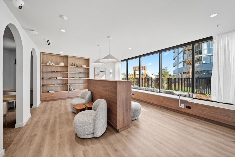 Apartment With Gym and Indoor Pool Access