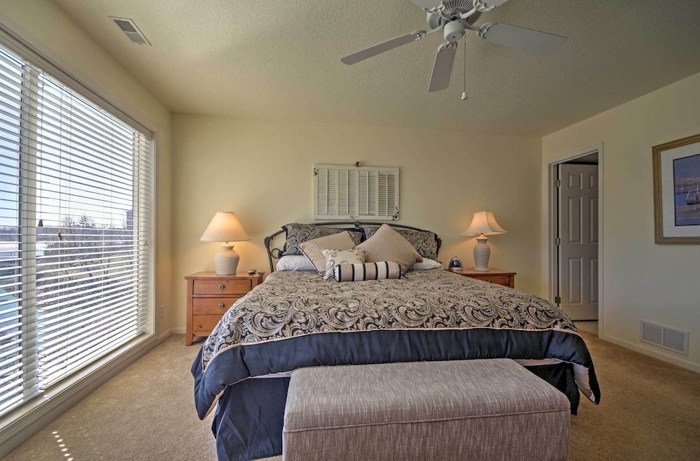 Luxe Lakeside Regatta Bay Getaway w/ Pool Access!