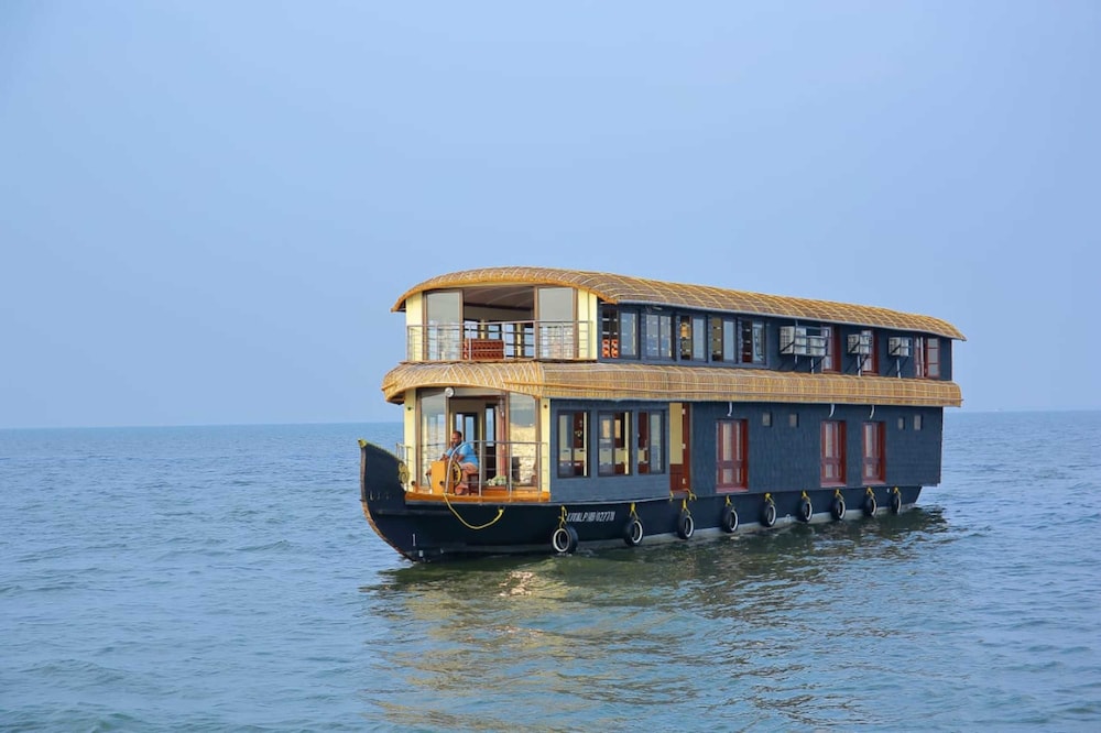 Upper Deck Houseboat view 5