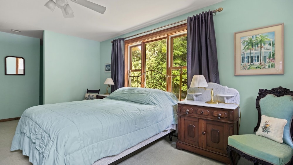 Camp Roosevelt 5 Bedroom Cottage by RedAwning