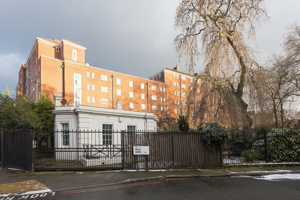 Charmingly Unique and Recently Refurbished Watchman's Lodge in Camden Town