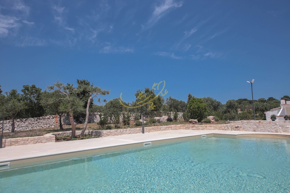 TD Trulli Benedetta w Pool in Peaceful Nature