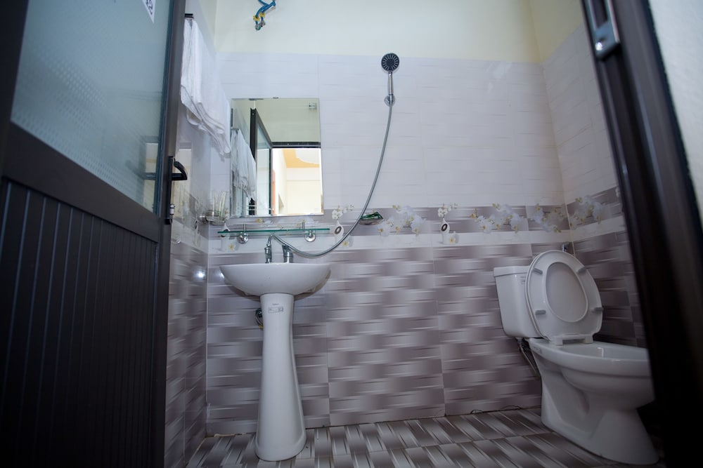 Co Cuc Hotel - Hostel