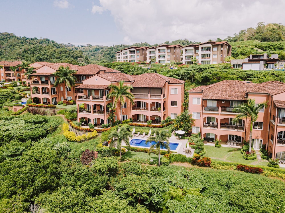 CR Luxury Los Sueños Condos