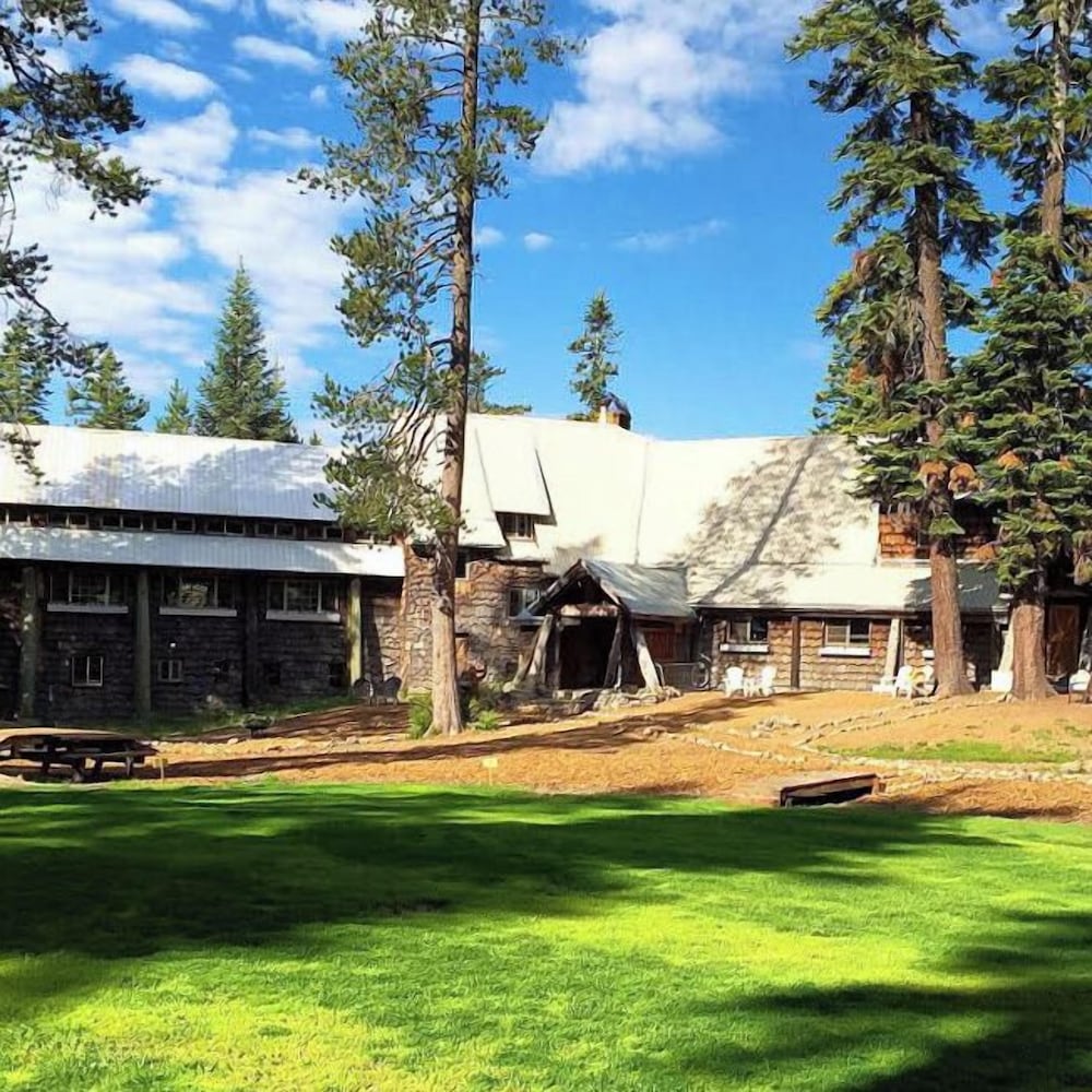 Hotel Clair Tappaan Lodge - Image 1