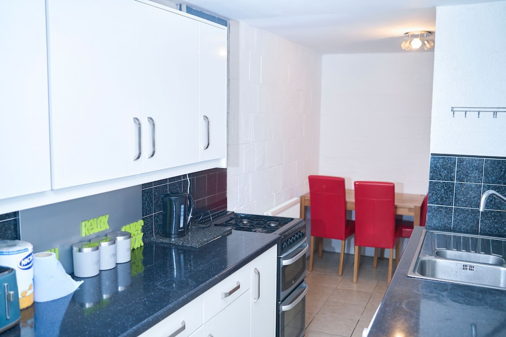 2dbed Close to Etihad, Coop Live, Manchester