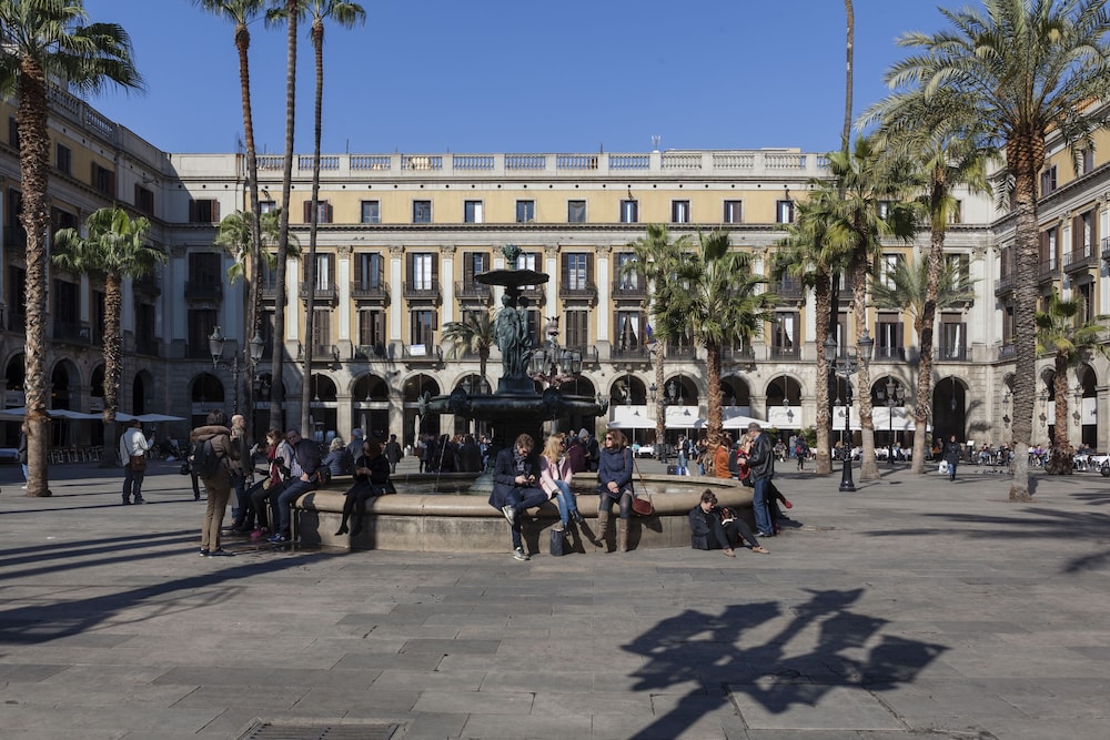 Las Ramblas Pasaje Bacardi Apartments