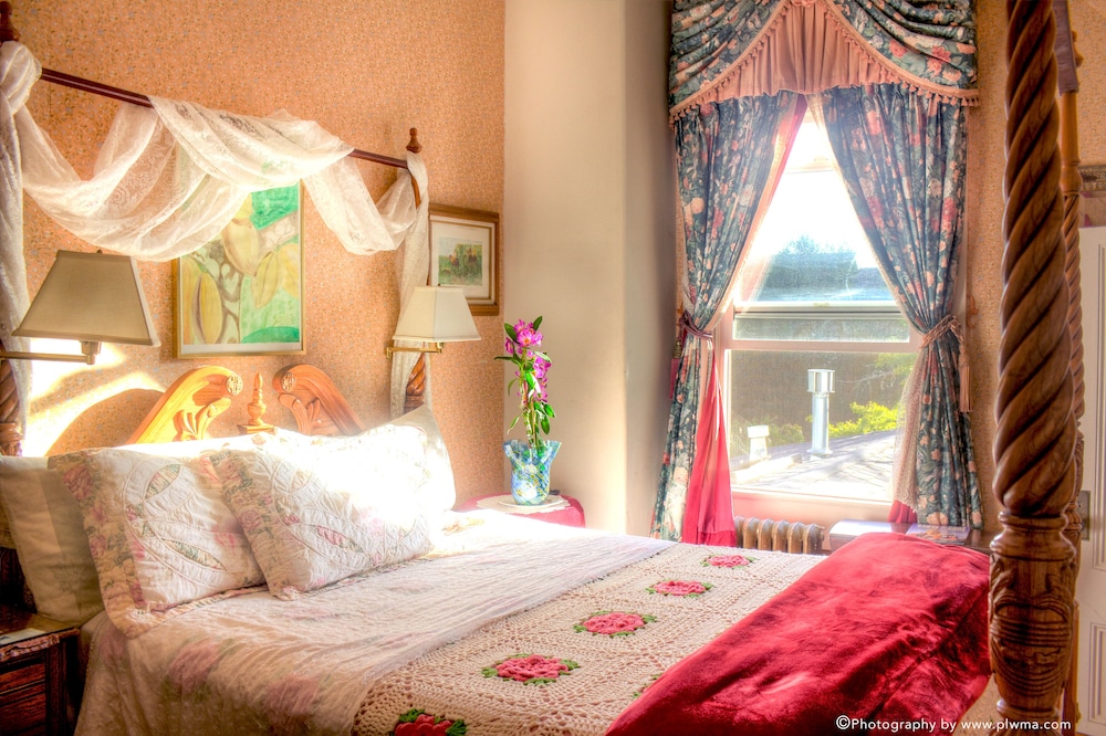 Cliff Crest Bed & Breakfast