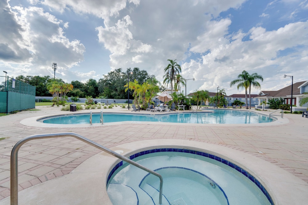13 Mi to Epcot: Resort Studio w/ Pool Access!