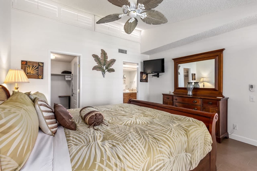 Desert Flower- Ironwood CC Condo Pool Spa