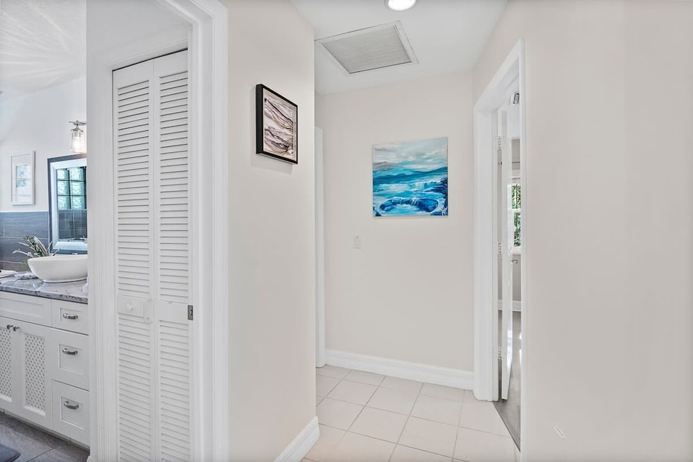 Luxury Heated Pool Home on Saltwater Canal w Tiki
