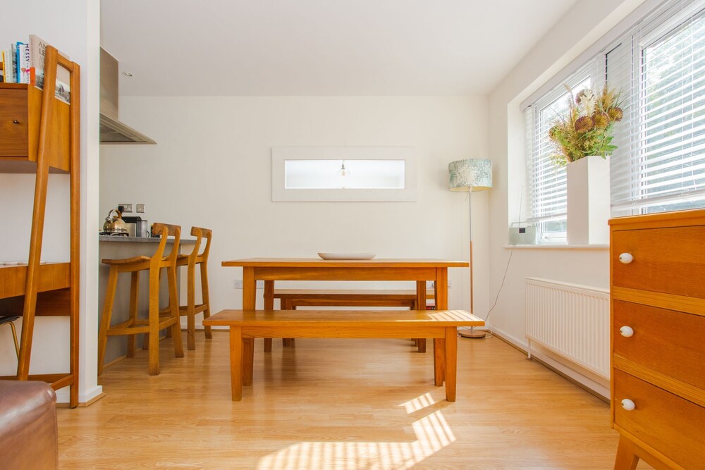 1 Bed with Balcony by Broadway Market & Columbia Road